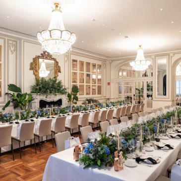 Pin Up Comunicación organiza el tradicional almuerzo de Navidad de la División de Productos Profesionales de L’Oréal